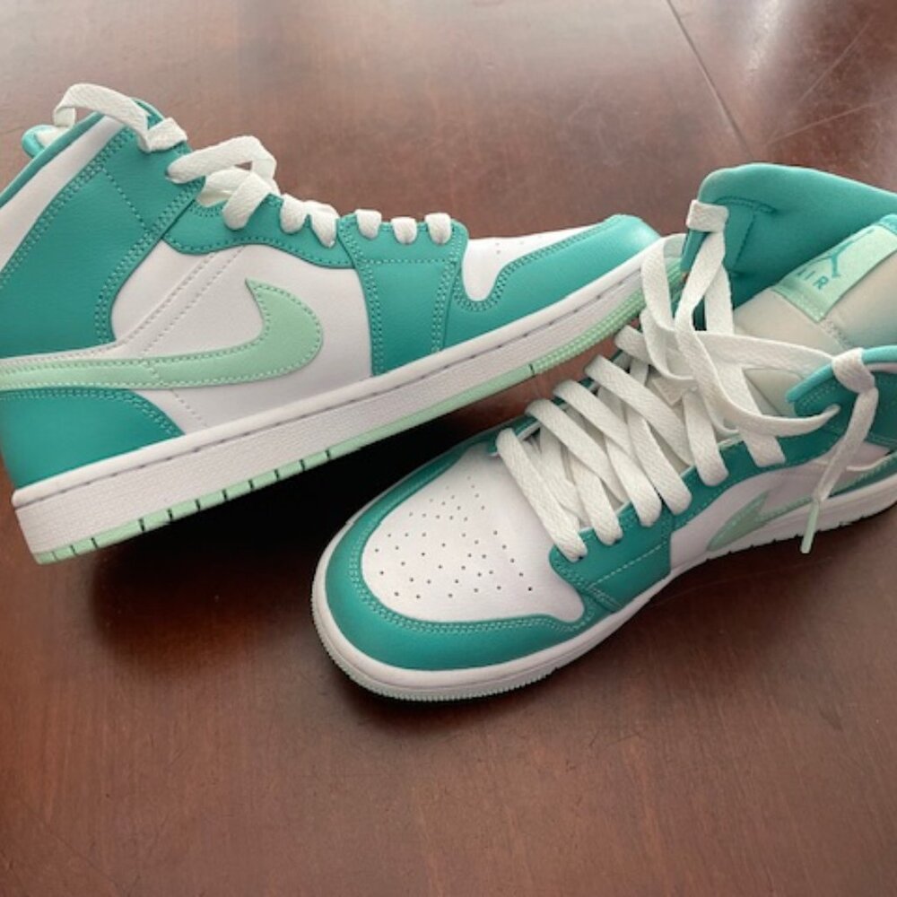 NIKE AIR JORDAN 1 MID MARINE GREEN EXCELLENT Condition! WOMENS SIZE 8